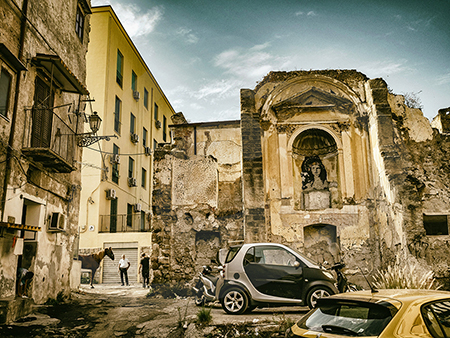 Horse, men, cars and chapel